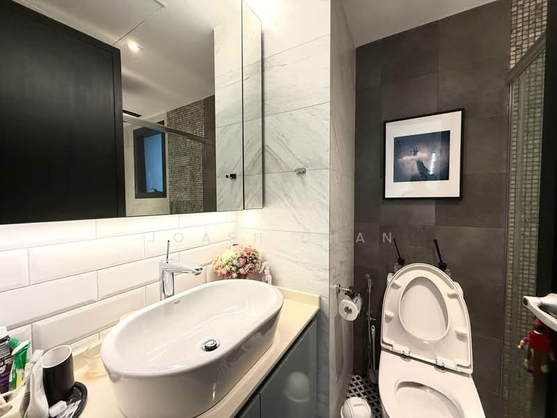 River Place Condominium For Sale at S$ 1,480,000 | PropertyGuru Singapore - Bathroom