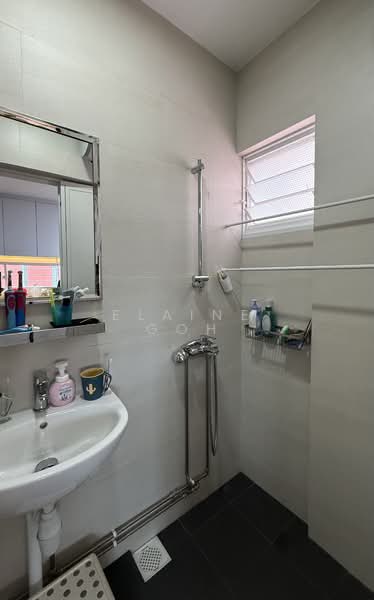 165 Bishan Street 13 HDB Flat For Sale at S$ 1,290,000 | PropertyGuru Singapore - Bathroom