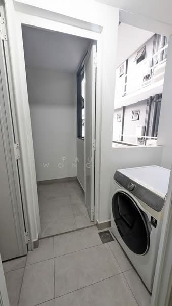 Symphony Suites Condominium For Sale at S$ 1,300,000 | PropertyGuru Singapore - Interior