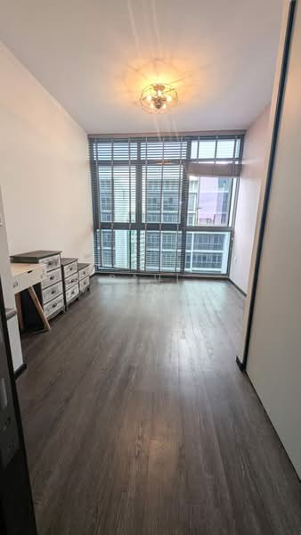 Symphony Suites Condominium For Sale at S$ 1,300,000 | PropertyGuru Singapore - Interior