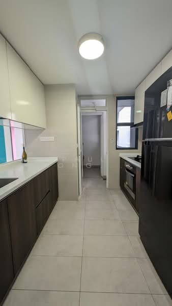 Symphony Suites Condominium For Sale at S$ 1,300,000 | PropertyGuru Singapore - Kitchen