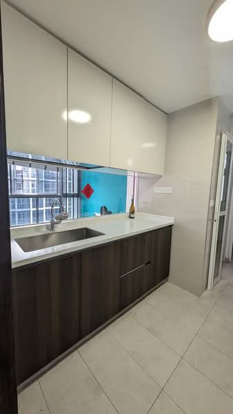 Symphony Suites Condominium For Sale at S$ 1,300,000 | PropertyGuru Singapore - Kitchen