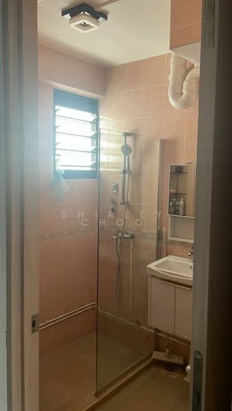 230 Lorong 8 Toa Payoh, 230 Lorong 8 Toa Payoh, 3 Bedrooms, 1,259 sqft, HDB Flat For Rent, by Shirley Choo, 500060480 - Bathroom - PropertyGuru.com.sg