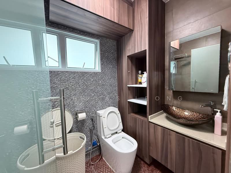 6 Boon Keng Road HDB Flat For Sale at S$ 1,150,000 | PropertyGuru Singapore - Bathroom