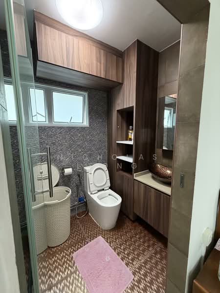 6 Boon Keng Road HDB Flat For Sale at S$ 1,150,000 | PropertyGuru Singapore - Bathroom