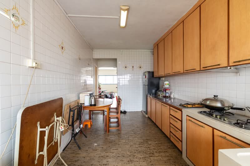 126 Geylang East Avenue 1 HDB Flat For Sale at S$ 750,000 | PropertyGuru Singapore - Kitchen