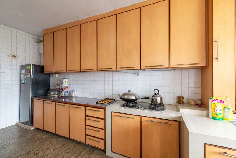 126 Geylang East Avenue 1 HDB Flat For Sale at S$ 750,000 | PropertyGuru Singapore - Kitchen