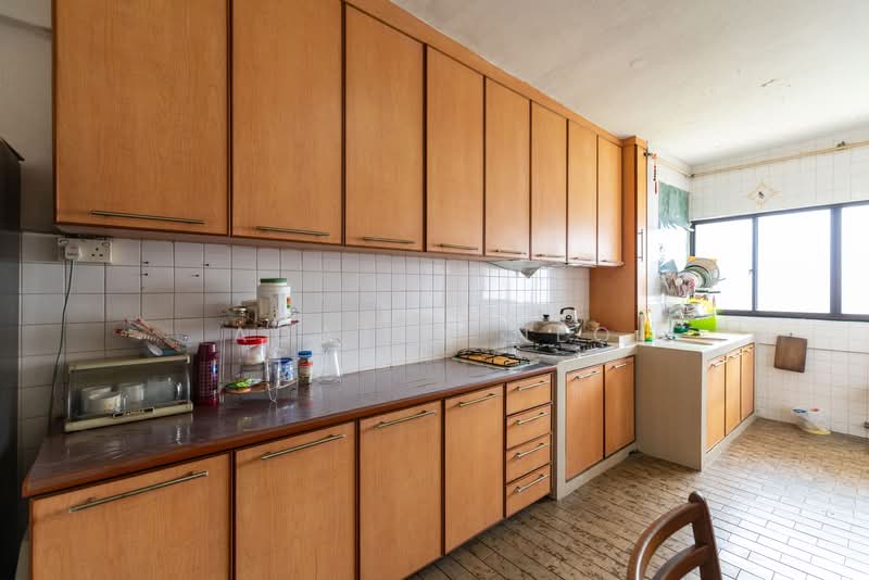 126 Geylang East Avenue 1 HDB Flat For Sale at S$ 750,000 | PropertyGuru Singapore - Kitchen