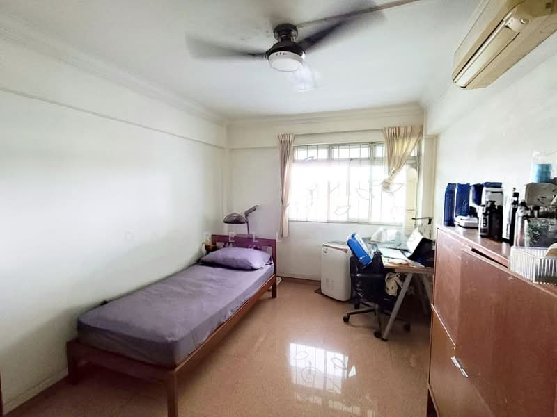 301 Clementi Avenue 4 HDB Flat For Sale at S$ 598,000 | PropertyGuru Singapore - Bedroom