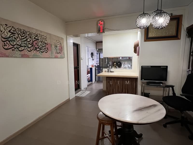 715 Woodlands Drive 70 HDB Flat For Sale at S$ 680,000 | PropertyGuru Singapore - Kitchen