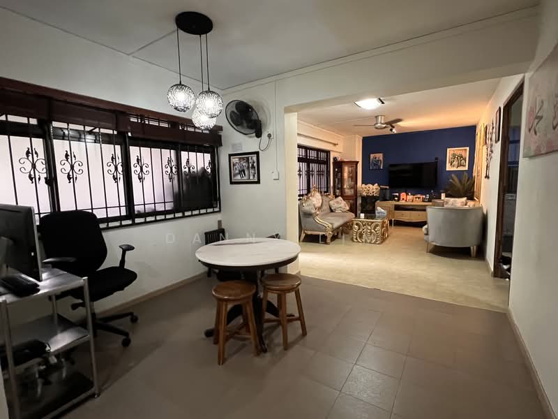 715 Woodlands Drive 70 HDB Flat For Sale at S$ 680,000 | PropertyGuru Singapore - Living Room