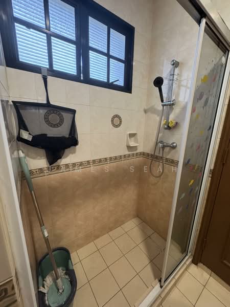 Yunnan Gardens, Yunnan Walk 1, Room Rental, 200 sqft, Terraced House For Rent, by James Seah, 500060497 - Bathroom - PropertyGuru.com.sg