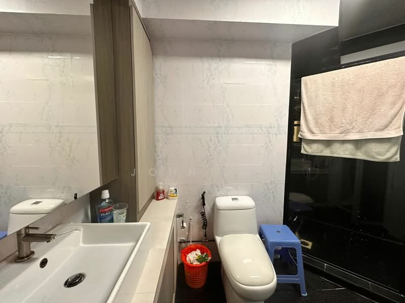 682 Choa Chu Kang Crescent HDB Flat For Sale at S$ 850,000 | PropertyGuru Singapore - Bathroom