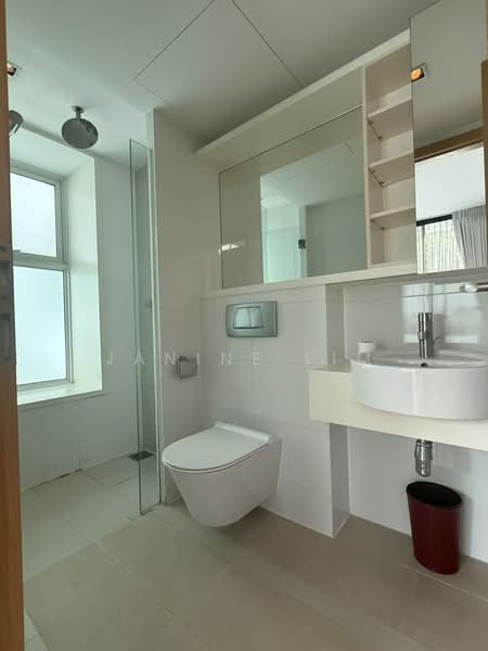 Parc Emily Condominium For Sale at S$ 1,400,000 | PropertyGuru Singapore - Bathroom