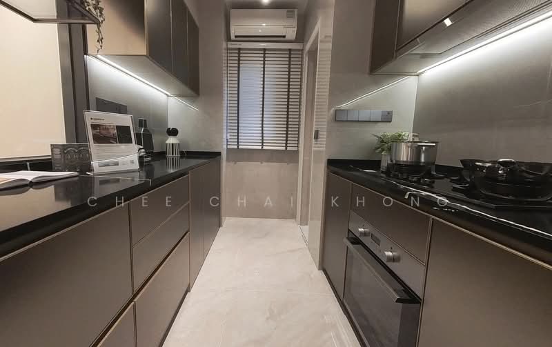 CHEAP BUY BESIDE MRT AND WITHIN 1KM TO YANGZHENG PRIMARY SCHOOL Condominium For Sale at S$ 2,700,000 | PropertyGuru Singapore - Kitchen