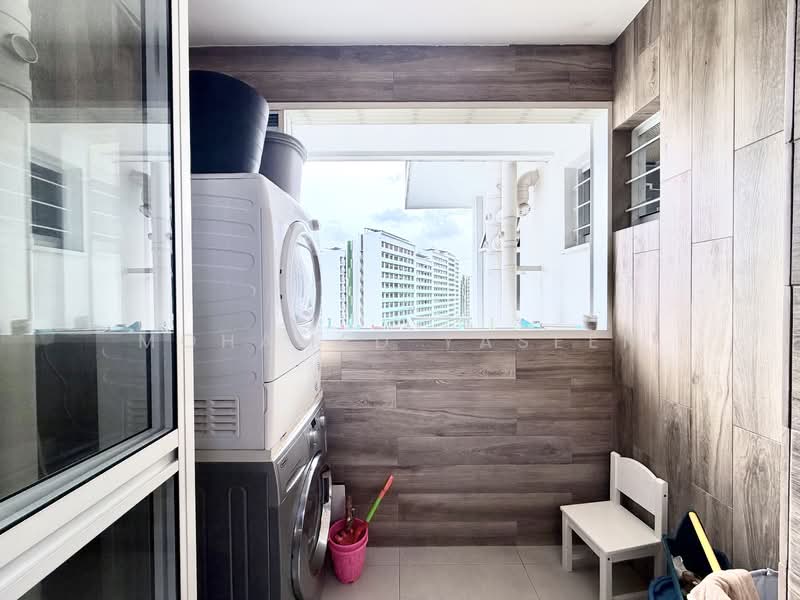 618A Tampines Street 61 HDB Flat For Sale at S$ 850,000 | PropertyGuru Singapore - Balcony