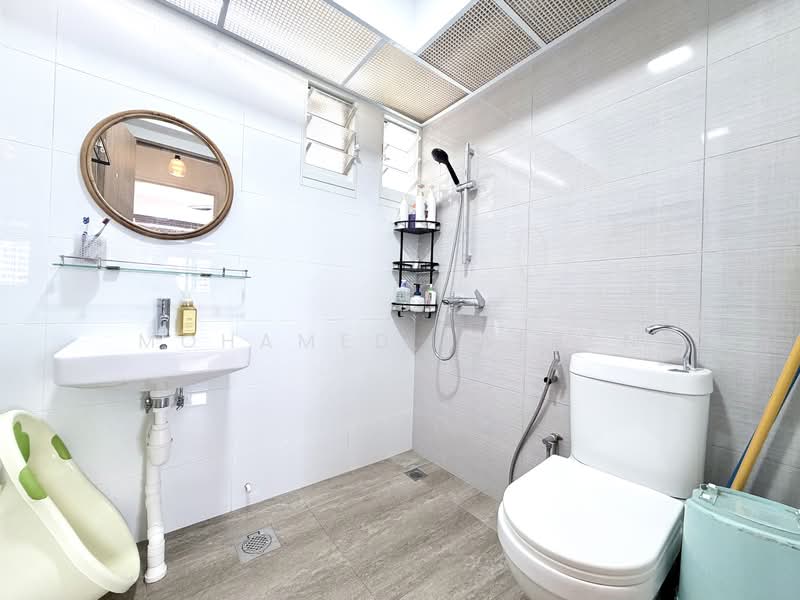 618A Tampines Street 61 HDB Flat For Sale at S$ 850,000 | PropertyGuru Singapore - Bathroom