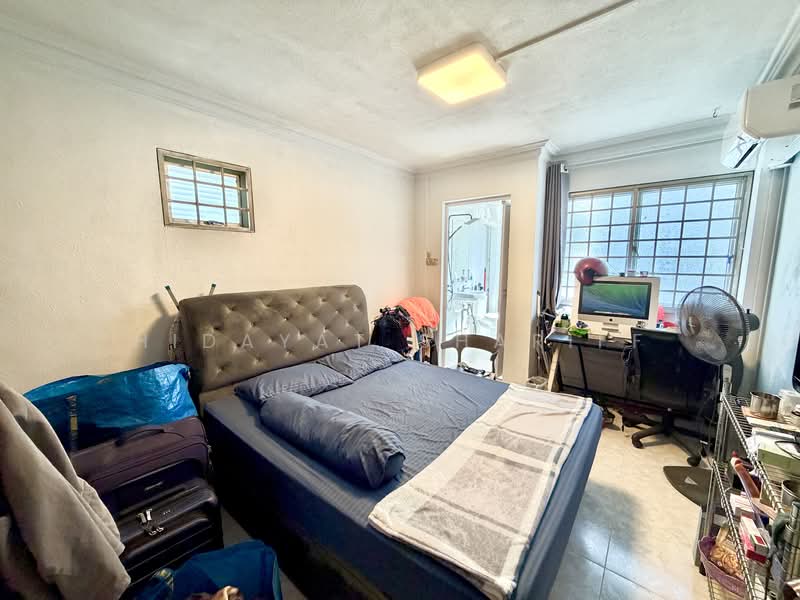 323 Woodlands Street 32 HDB Flat For Sale at S$ 990,000 | PropertyGuru Singapore - Bedroom