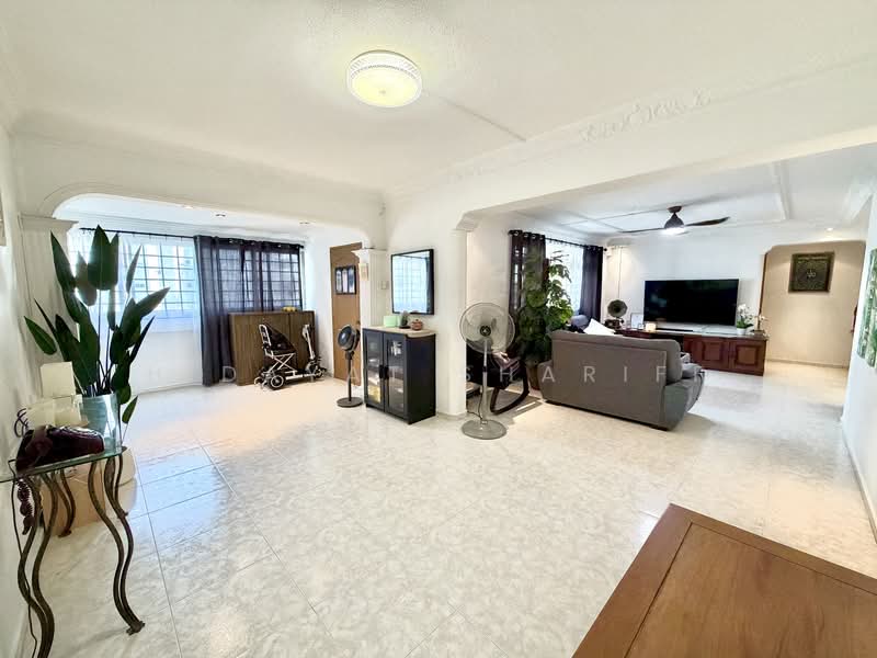 323 Woodlands Street 32 HDB Flat For Sale at S$ 990,000 | PropertyGuru Singapore - Living Room