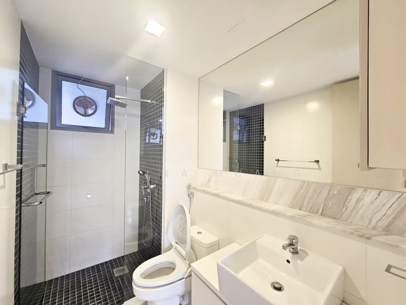 Ferraria Park Condo, 8 Flora Drive, 3 Bedrooms, 1,195 sqft, Condominium For Rent, by Julina Huang, 500060570 - Bathroom - PropertyGuru.com.sg