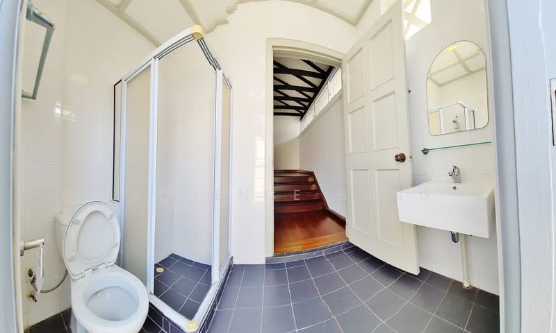 Townerville, 12 May Road, 2 Bedrooms, 2,162 sqft, Conservation House For Rent, by Lawrence Hong, 500060580 - Bathroom - PropertyGuru.com.sg