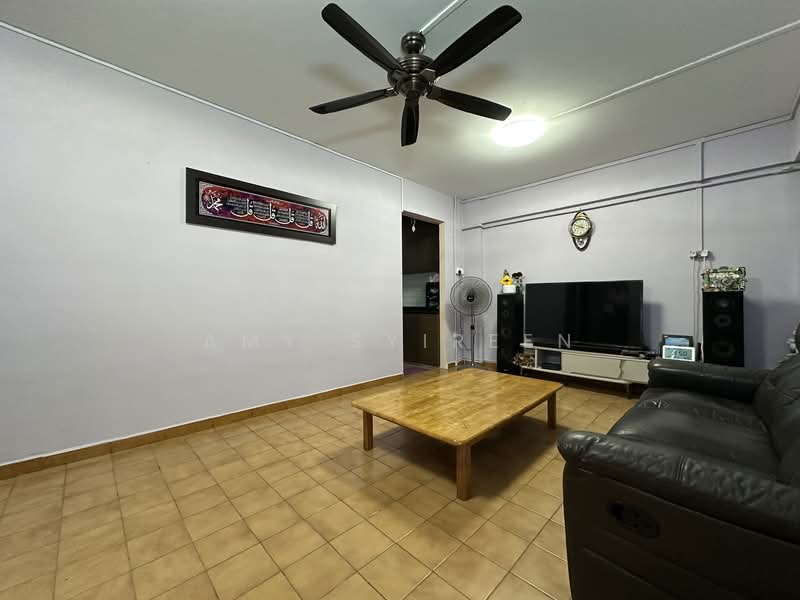 638 Yishun Street 61 HDB Flat For Sale at S$ 510,000 | PropertyGuru Singapore - Living Room