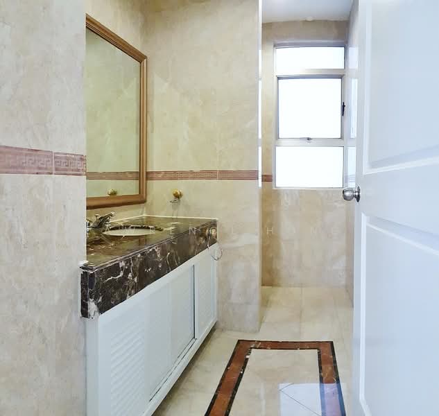 Leonie Condotel, 2 Leonie Hill Road, 4 Bedrooms, 2,568 sqft, Condominium For Rent, by Lawrence Hong, 500060590 - Bathroom - PropertyGuru.com.sg