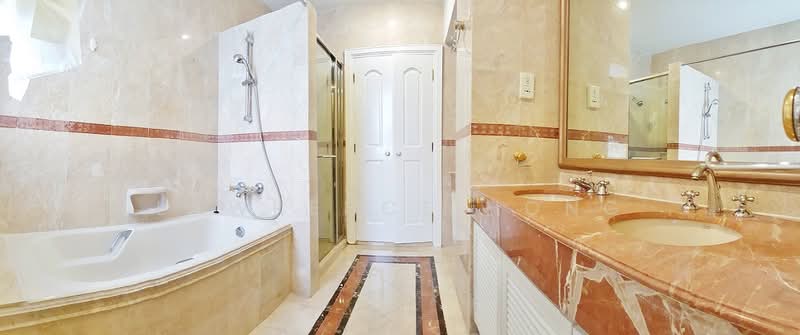 Leonie Condotel, 2 Leonie Hill Road, 4 Bedrooms, 2,568 sqft, Condominium For Rent, by Lawrence Hong, 500060590 - Bathroom - PropertyGuru.com.sg