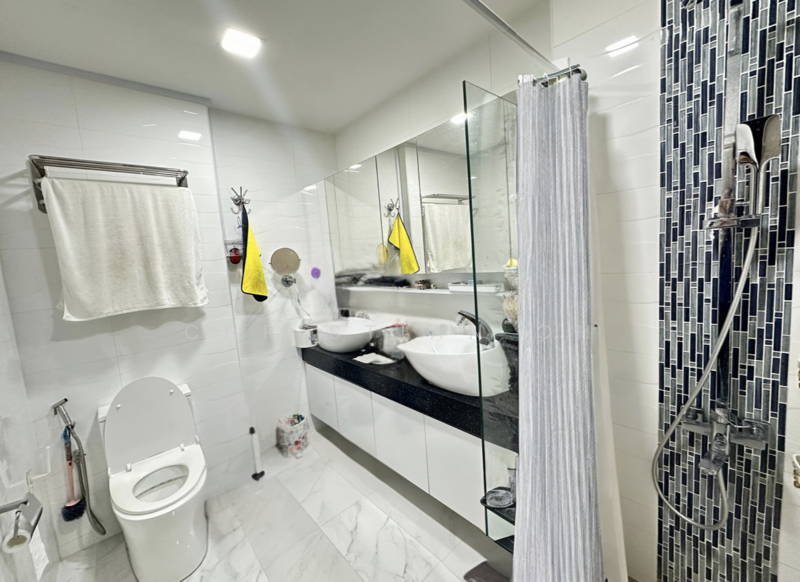 Seasons Park Condominium For Sale at S$ 1,315,000 | PropertyGuru Singapore - Bathroom