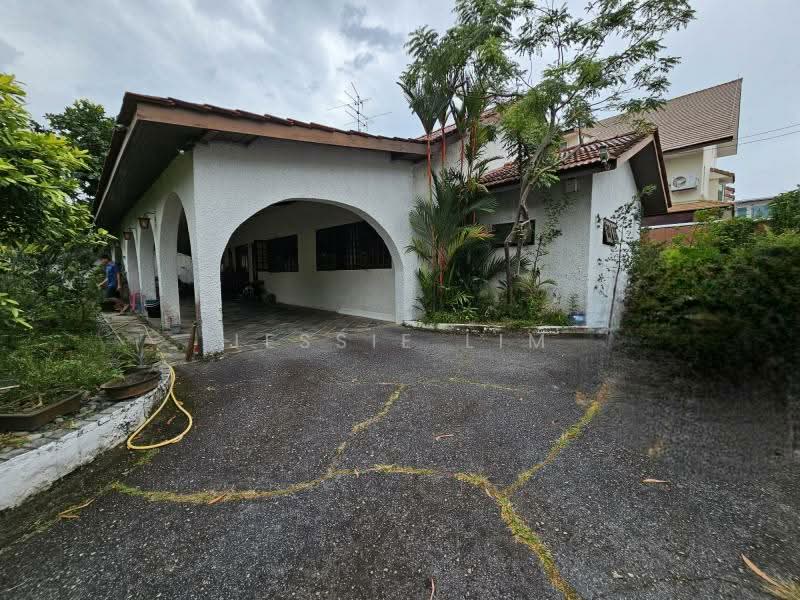 东部最好 Bungalow land for Sale 1600psf for rebuild Bungalow House For Sale at S$ 9,980,000 | PropertyGuru Singapore - Exterior