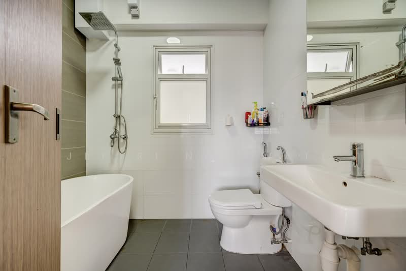 620A Tampines Street 61 HDB Flat For Sale at S$ 799,999 | PropertyGuru Singapore - Bathroom