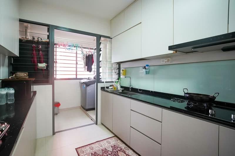 445B Clementi Avenue 3 HDB Flat For Sale at S$ 1,238,888 | PropertyGuru Singapore - Kitchen
