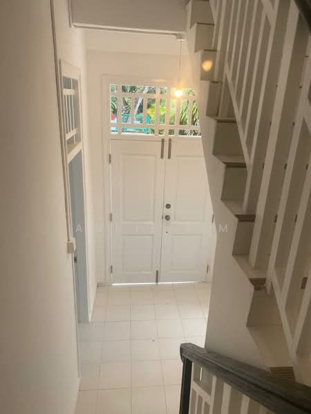 12 Weyhill Close, Along Portsdown Road, 4 Bedrooms, 1,615 sqft, Conservation House For Rent, by Annie Sim, 500060625 - Entrance - PropertyGuru.com.sg