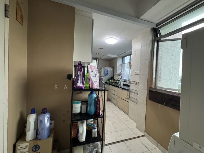 Lakeholmz Condominium For Sale at S$ 2,200,000 | PropertyGuru Singapore - Kitchen