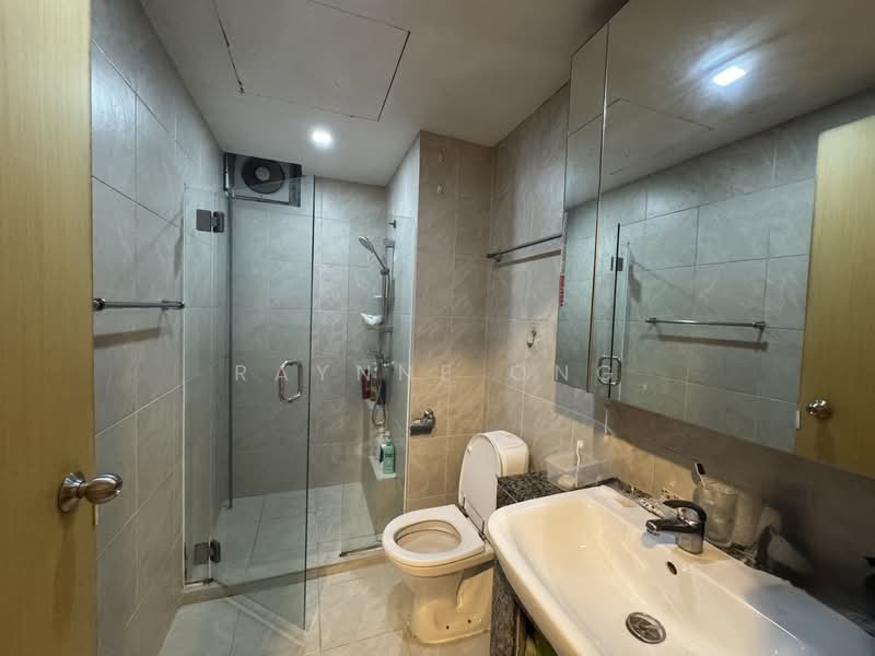 Lakeholmz Condominium For Sale at S$ 2,200,000 | PropertyGuru Singapore - Bathroom