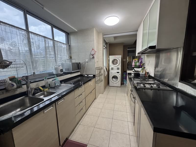 Lakeholmz Condominium For Sale at S$ 2,200,000 | PropertyGuru Singapore - Kitchen