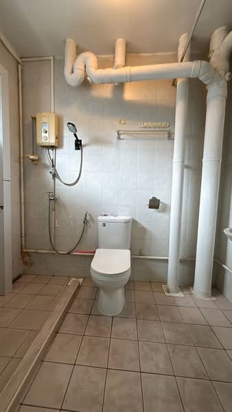 547 Serangoon North Avenue 3, 547 Serangoon North Avenue 3, 3 Bedrooms, 1,291 sqft, HDB Flat For Rent, by Jeslyn Lim 林瑞香, 500060628 - Bathroom - PropertyGuru.com.sg