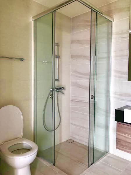 Jade Residences, 1 Lew Lian Vale, 3 Bedrooms, 850 sqft, Apartment For Rent, by Zheng Chao, 500060635 - Bathroom - PropertyGuru.com.sg