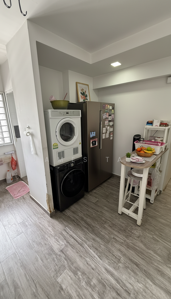 760 Jurong West Street 74 HDB Flat For Sale at S$ 828,000 | PropertyGuru Singapore - Kitchen