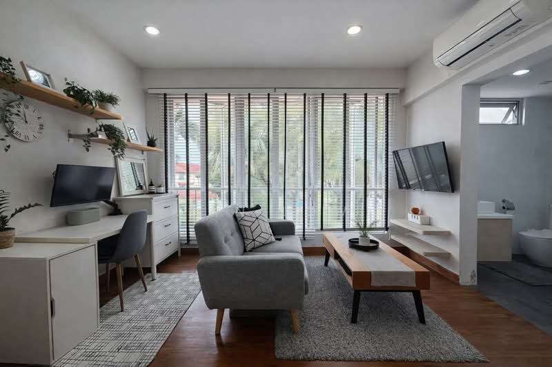 ⭐️ Low PSF Renovated Terrace At Lentor Park, 3 Sty ⭐️ Min to MRT 🔴 Redprop Terraced House For Sale at S$ 5,580,000 | PropertyGuru Singapore - Living Room