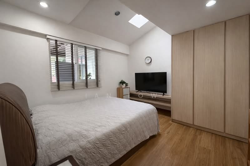 ⭐️ Low PSF Renovated Terrace At Lentor Park, 3 Sty ⭐️ Min to MRT 🔴 Redprop Terraced House For Sale at S$ 5,580,000 | PropertyGuru Singapore - Bedroom