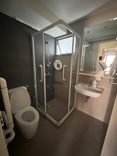 139B Lorong 1A Toa Payoh, 139B Lorong 1A Toa Payoh, 3 Bedrooms, 980 sqft, HDB Flat For Rent, by Ng Li Lian, 500060657 - Bathroom - PropertyGuru.com.sg