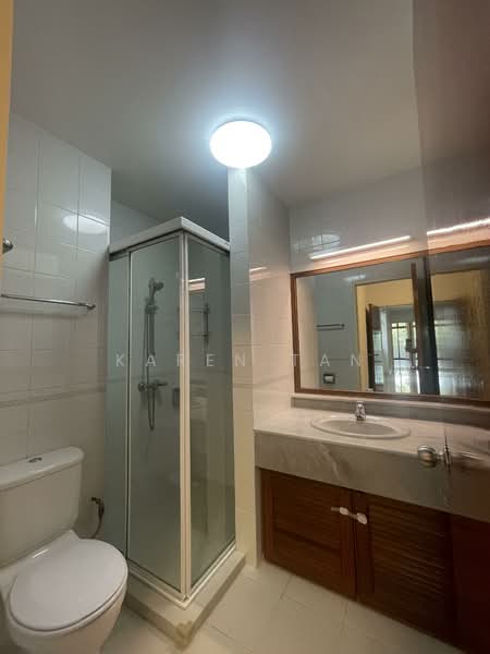 Astrid Meadows Condominium For Sale at S$ 5,000,000 | PropertyGuru Singapore - Ensuite bathroom 