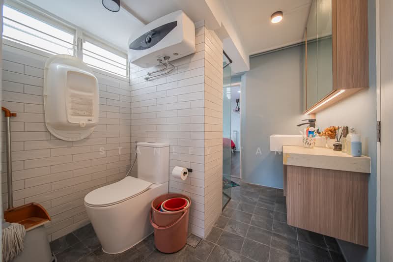 9 Holland Avenue HDB Flat For Sale at S$ 528,000 | PropertyGuru Singapore - Bathroom