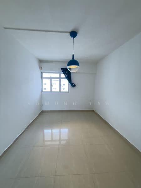 116 Yishun Ring Road HDB Flat For Sale at S$ 524,000 | PropertyGuru Singapore - Common Bedroom