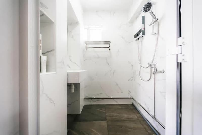 15 Telok Blangah Crescent HDB Flat For Sale at S$ 498,800 | PropertyGuru Singapore - Bathroom