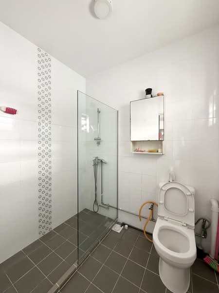 904 Jurong West Street 91 HDB Flat For Sale at S$ 538,000 | PropertyGuru Singapore - Bathroom