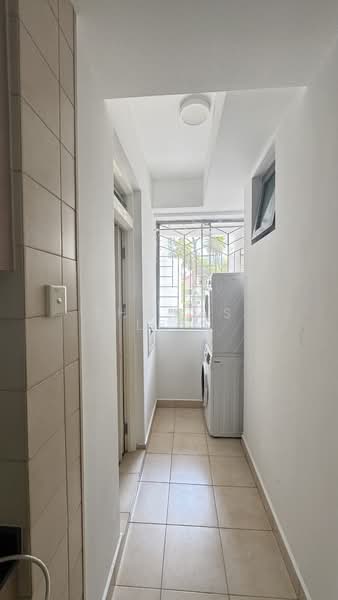 The Madeira, 50 Bukit Batok Street 31, 4 Bedrooms, 1,302 sqft, Condominium For Sale, by Thomas Lee, 500060704 - Corridor - PropertyGuru.com.sg