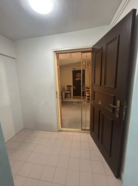 229 Yishun Street 21, 229 Yishun Street 21, 3 Bedrooms, 1,346 sqft, HDB Flat For Sale, by Jane Chia, 500060705 - Entryway - PropertyGuru.com.sg