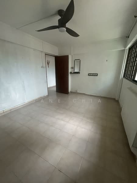 229 Yishun Street 21, 229 Yishun Street 21, 3 Bedrooms, 1,346 sqft, HDB Flat For Sale, by Jane Chia, 500060705 - Master bedroom - PropertyGuru.com.sg